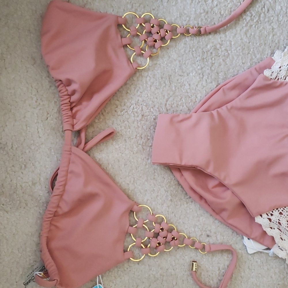 Beach Bunny Ireland Ring Triangle top size S